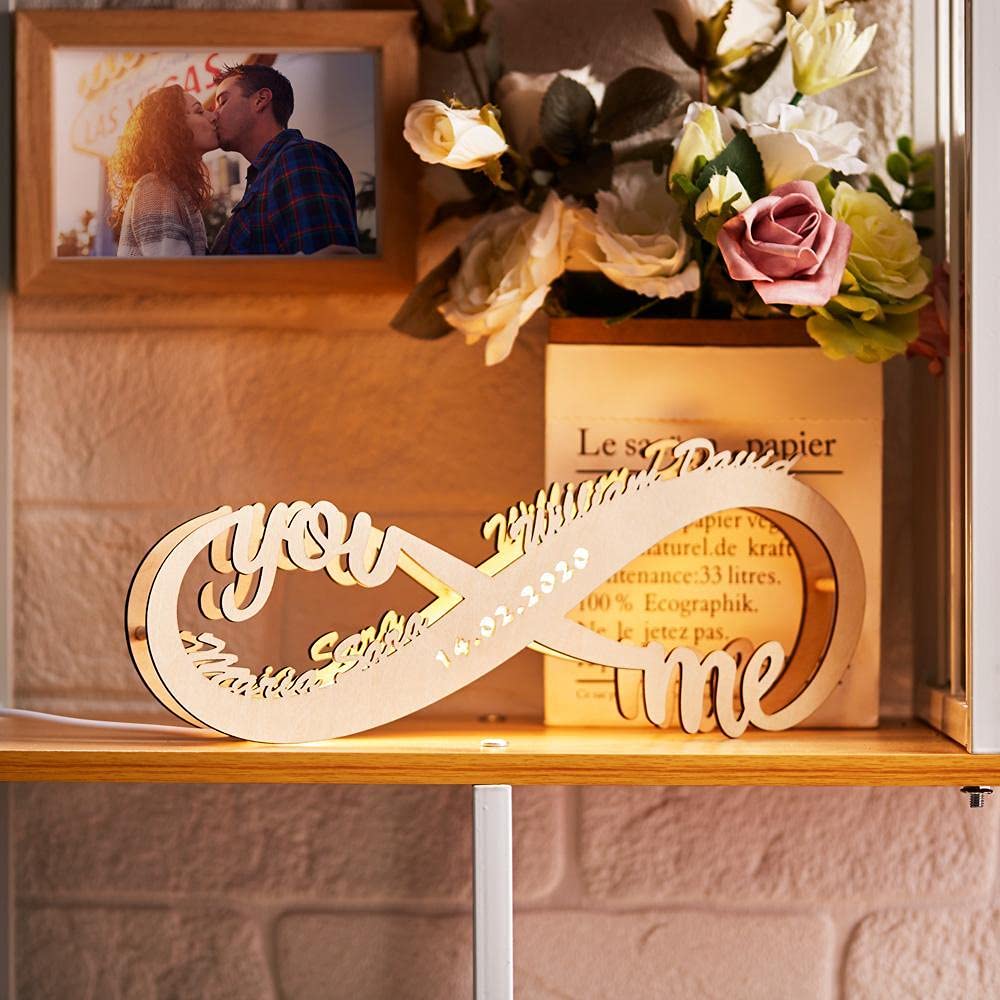 Personalisierte Infinity You and Me Wood Art Led Light (Ich erinnere mich an den Tag, an dem wir uns trafen)