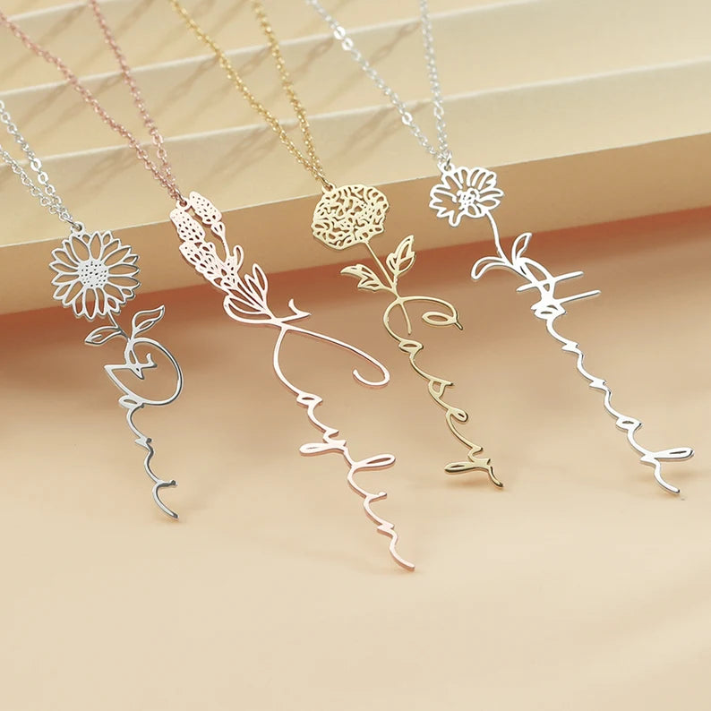 Collar con nombre personalizado con flor de nacimiento